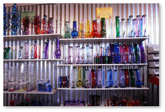 prodazha prinadlezhnostej dlya kureniya konopli