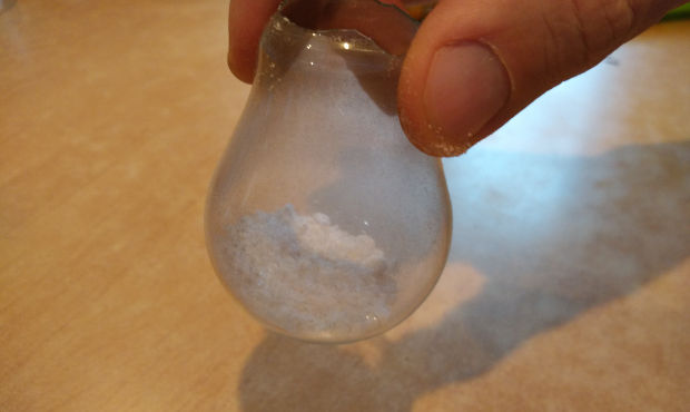 Изготовление бонга. Чистим лампу солью
