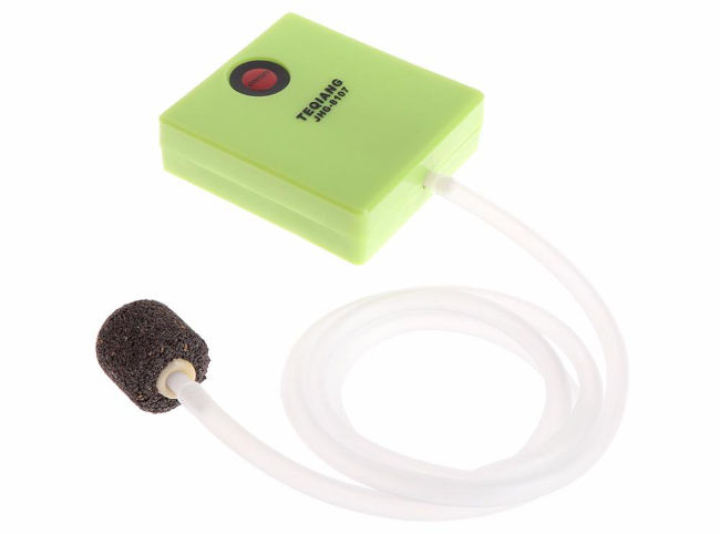 Переносной воздушный насос для аквариумов на батарейках