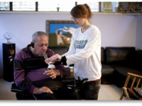 Президент Сената Флориды рассказал, как "вырубал" травы для больного друга