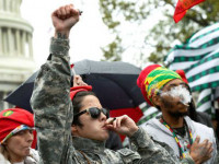 Вашингтон: За курение травы перед Капитолием задержаны 4 активиста