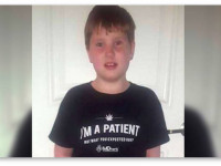 Мальчика-инвалида выгнали с урока за футболку с медицинской марихуаной